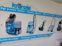 Стенд из оргстекла на дистанционных держателях